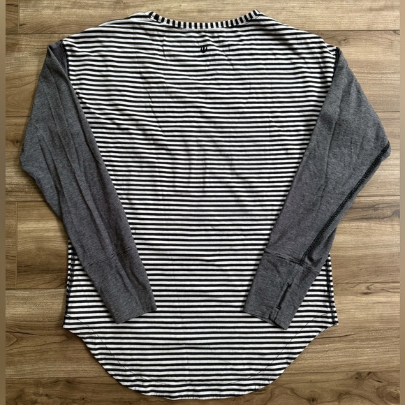 Lululemon Weekend Long Sleeve Classic Stripe Black White Size 6 - Picture 12 of 12